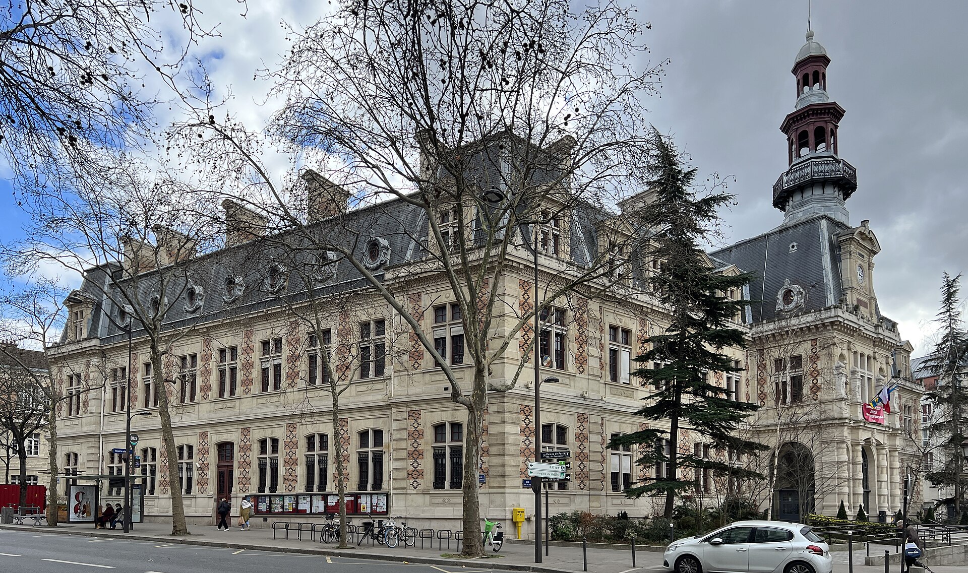 Vue d'ensemble de la mairie du 12e arrondissement